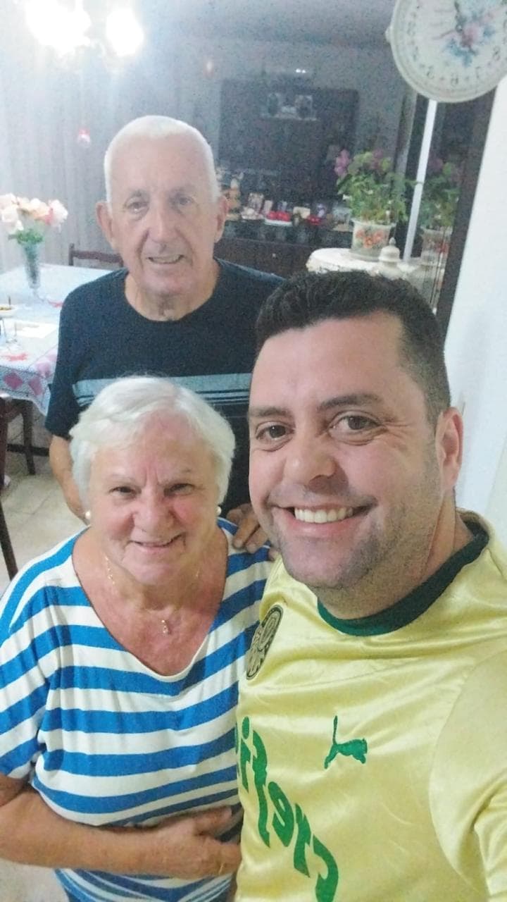 Equipe do Instituto com o pequeno Arthur e sua família