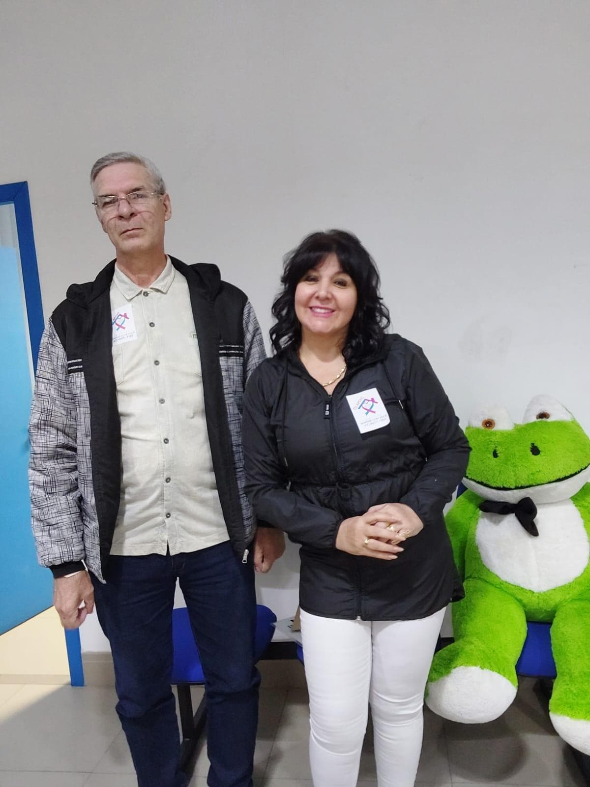 Adair em momento de apoio emocional pelo Instituto do Câncer Sempre Com Você