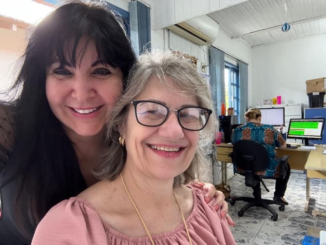 Andrea com uma das pacientes assistidas pelo Instituto em momento de acolhimento