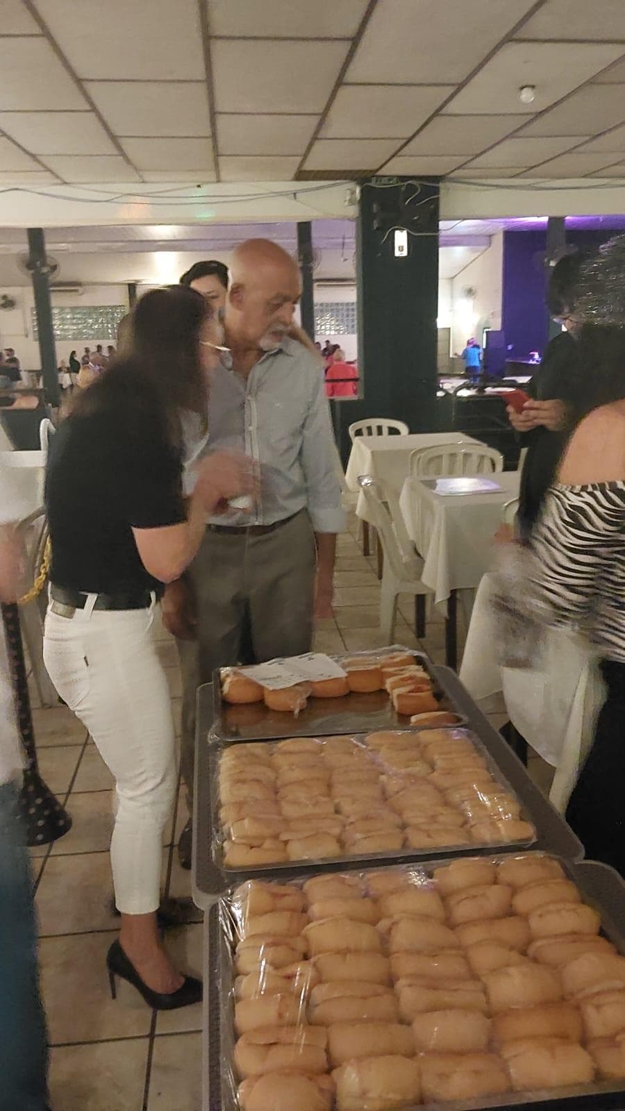 Momentos de alegria e solidariedade no evento beneficente de abril
