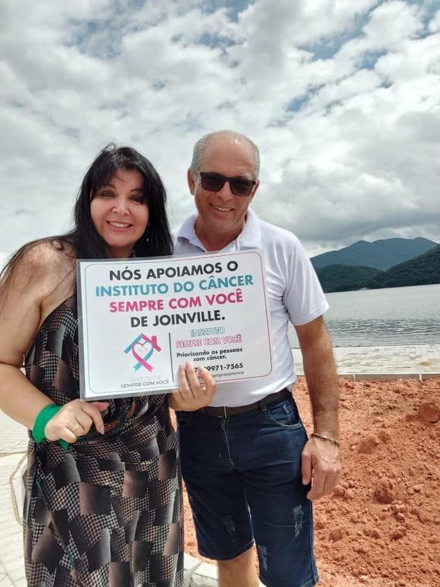 Samuel e Juvelino, que perderam esposas para o câncer e hoje são voluntários do Instituto