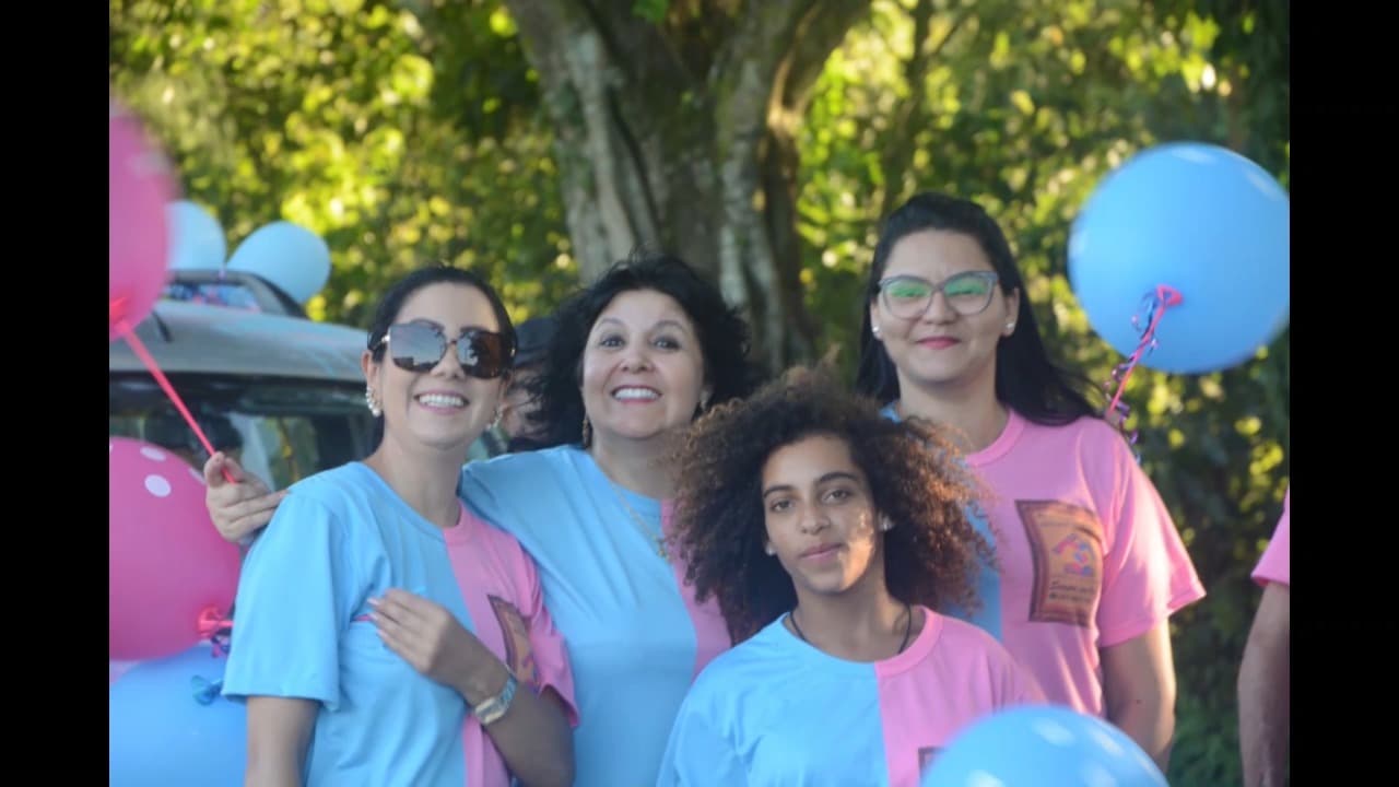 Momento de celebração dos voluntários do Instituto no desfile de Joinville
