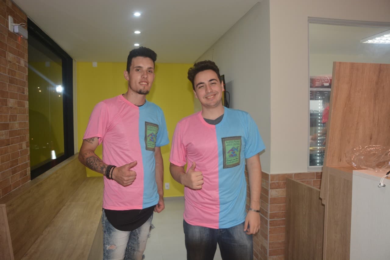Voluntários se preparando para desfilar no aniversário de 169 anos de Joinville