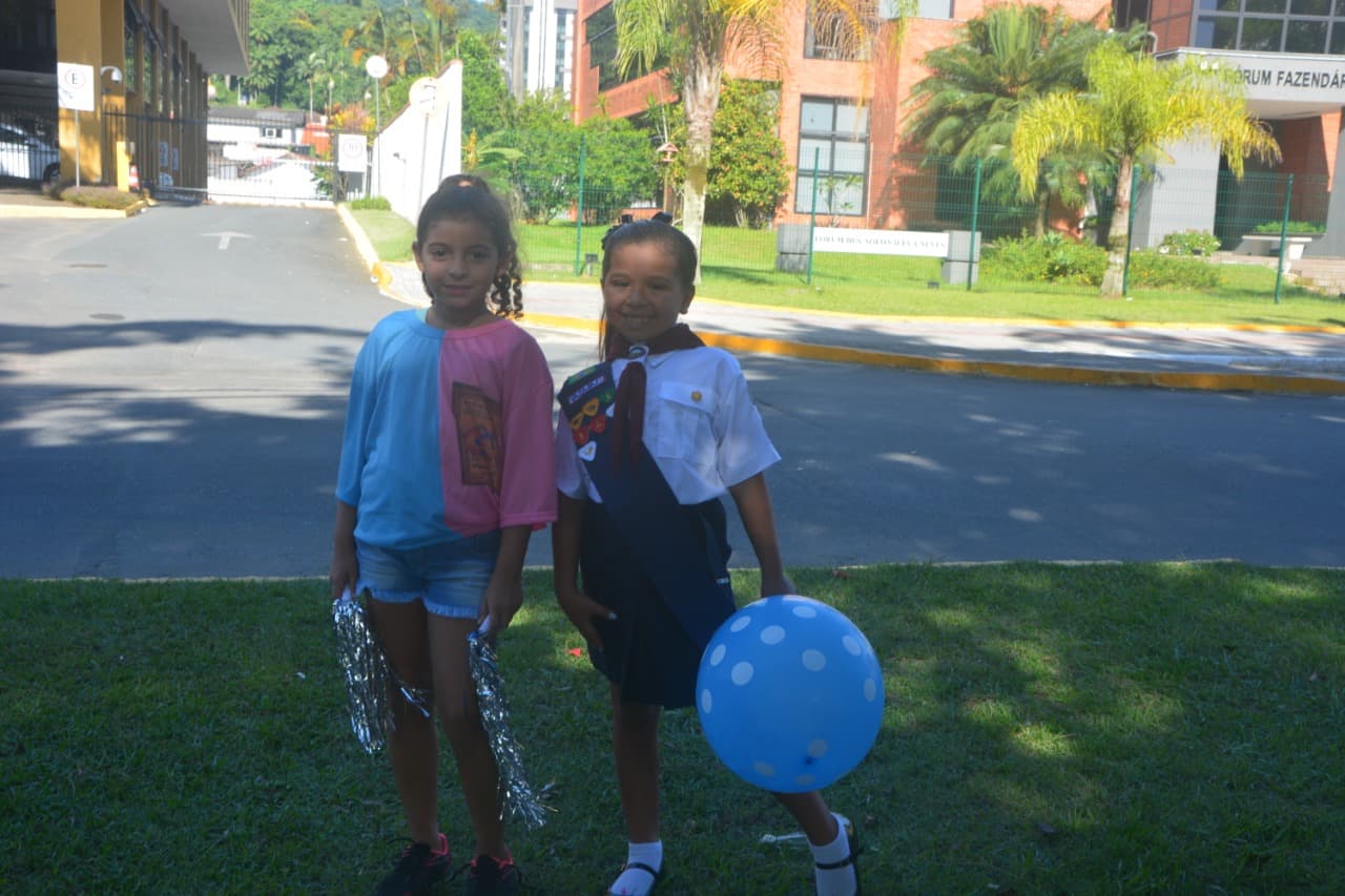 Desfile dos 169 anos de Joinville com participação do Instituto do Câncer Sempre Com Você