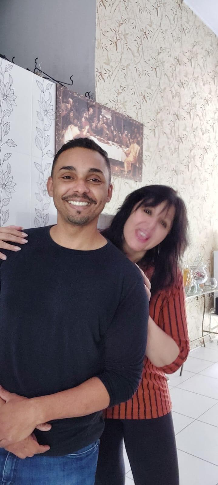 Cinco pacientes trocando experiências em encontro especial